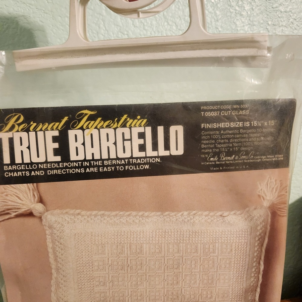 VTG BERNAT BARGELLO T05037 CUT‎ GLASS IVORY TAPESTRY NEEDLEPOINT PILLOW KIT 15" - Picture 3 of 11